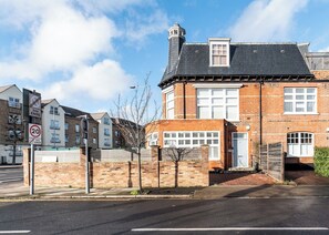 Exterior - Bright, central Kingston apartment with parking - Pass the Keys (Kingston-upon-Thames)