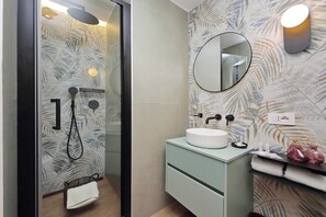 Shower, hair dryer, bidet, towels - Ricky Bijoux by Domus&Dimore (Rome)