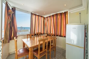Dining - Apartment 'Belmar' with Sea View, Wi-Fi and Air Conditioning (Armação de Pêra)
