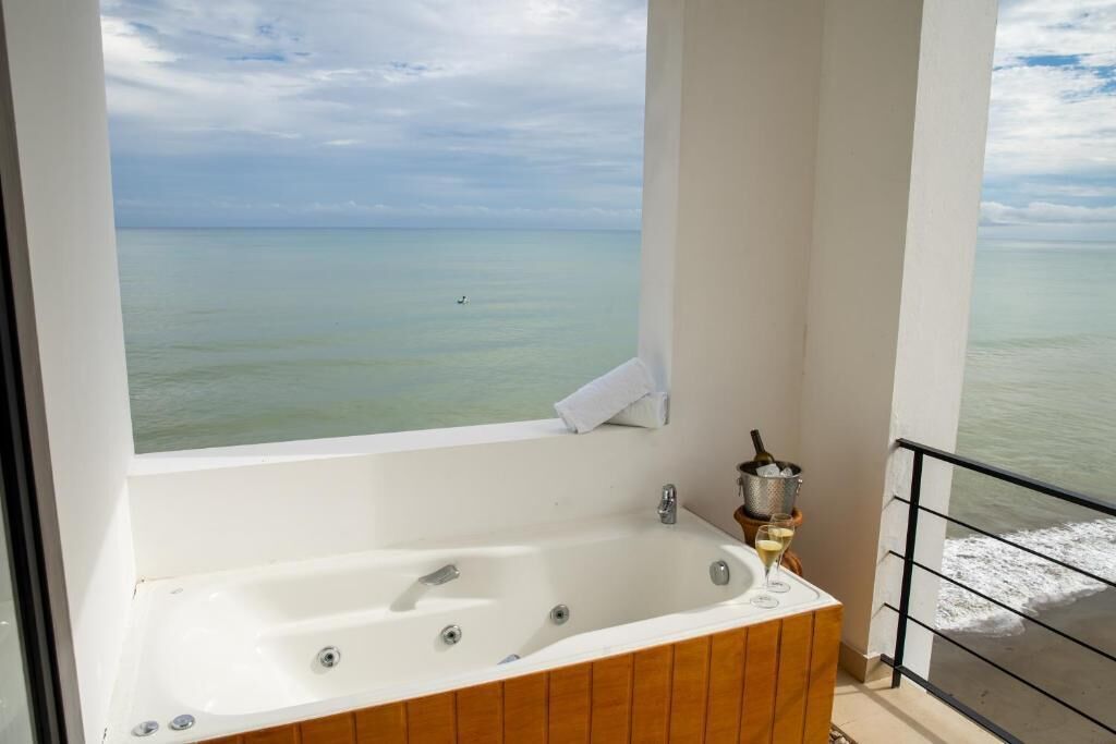 Comfort Double Room, Balcony, Ocean View | Property grounds
