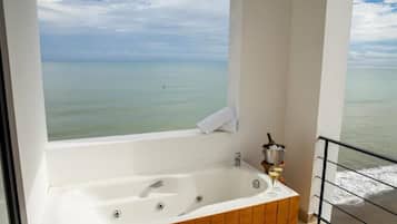 Comfort Double Room, Balcony, Ocean View | Property grounds