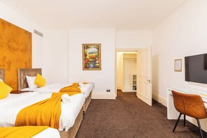 Family Quadruple Room, Private Bathroom | Iron/ironing board, free WiFi - Mayfair Guesthouse (London)
