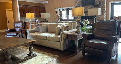 Charming Rooms & Cabins in Tranquil Cottonwood – Perfect for a Relaxing Getaway