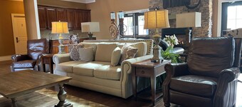 Charming Rooms & Cabins in Tranquil Cottonwood – Perfect for a Relaxing Getaway