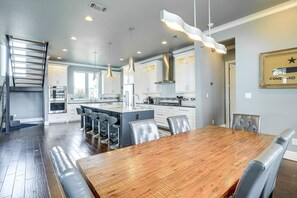Dining - Granbury`s Favorite Luxury Lakefront Getaway! (Granbury)