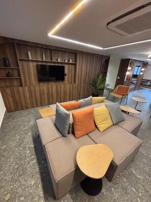 Smart TV - Cozy apartment in a modern building in the heart of Rio, accommodates up to 6 people. (Rio de Janeiro)