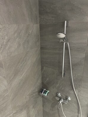Dusche, Handtücher, Toilettenpapier