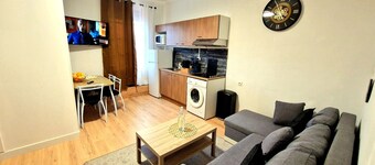 Apartment for 4 people metro Barriere de Paris, Private parking