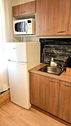 Private kitchen - Apartment for 4 people metro Barriere de Paris, Private parking (Toulouse)