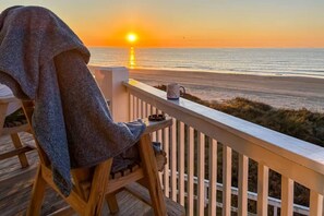 Property grounds - Stunning Oceanfront Beach House - See the Sea! (Bolivar Peninsula)