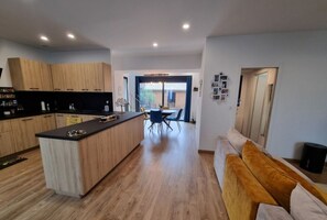 Interior - Town center house, terrace and free parking near shops (Périgueux)
