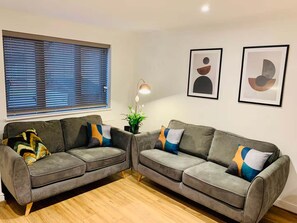 Televisión y oficina 