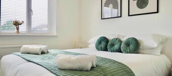 Comfortable 3BR Stay w/ Parking | Taunton