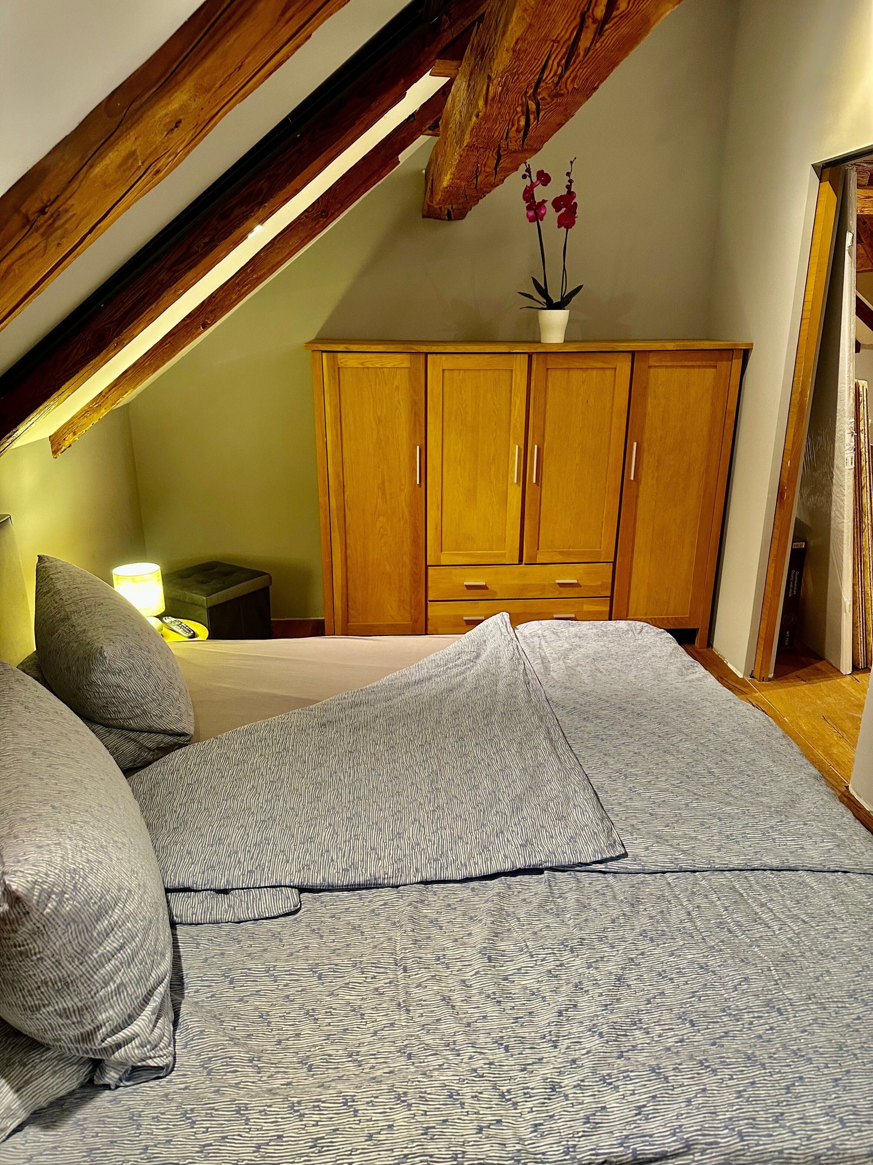 WiFi, bed sheets