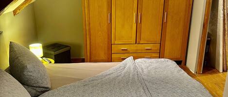 WiFi, bed sheets
