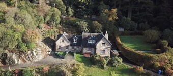 3 Bed House - Mountain Views, Firepit, Bbq