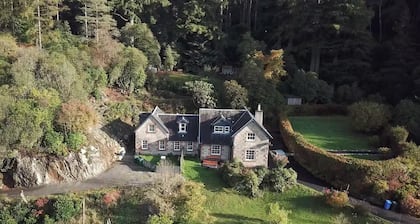 3 Bed House - Mountain Views, Firepit, Bbq