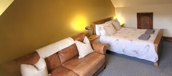 3 Bed House - Mountain Views, Firepit, Bbq