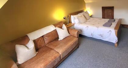 3 Bed House - Mountain Views, Firepit, Bbq