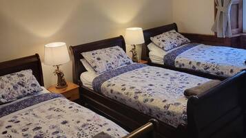 3 bedrooms, iron/ironing board, free WiFi, bed sheets