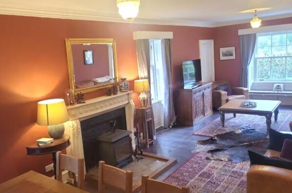 Fireplace - 3 Bed House - Mountain Views, Firepit, Bbq (Dunoon)