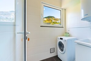 Interior - Casa Sol – Modern Apartment in Central Caniço with Pool and Parking (Caniço)