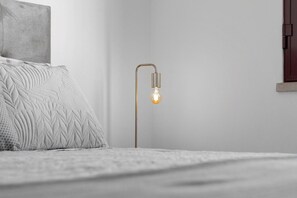 Iron/ironing board, bed sheets - Casa Lobos – 3-Bedroom Apartment in Câmara de Lobos with Sea Views (Câmara de Lobos)