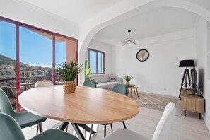 Interior - Casa Lobos – 3-Bedroom Apartment in Câmara de Lobos with Sea Views (Câmara de Lobos)