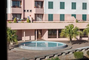 Pool - Casa Lobos – 3-Bedroom Apartment in Câmara de Lobos with Sea Views (Câmara de Lobos)