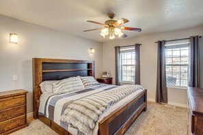 6 bedrooms, iron/ironing board, Internet, bed sheets