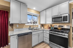 Refrigerador, microondas, horno, placa de cocina