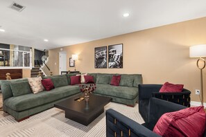 Smart TV, fireplace, video games, foosball - The Backyard Movie, Hot Tub & 2 Game Rooms (Arvada)