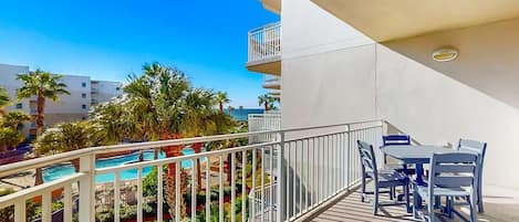 Appart'hÎtel, 1 trÚs grand lit et 1 canapé-lit (Waterscape 424-B) | Restauration extérieure