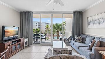 Condo, 1 cama King size y sofá cama (Waterscape 424-B) | Área de sala de estar