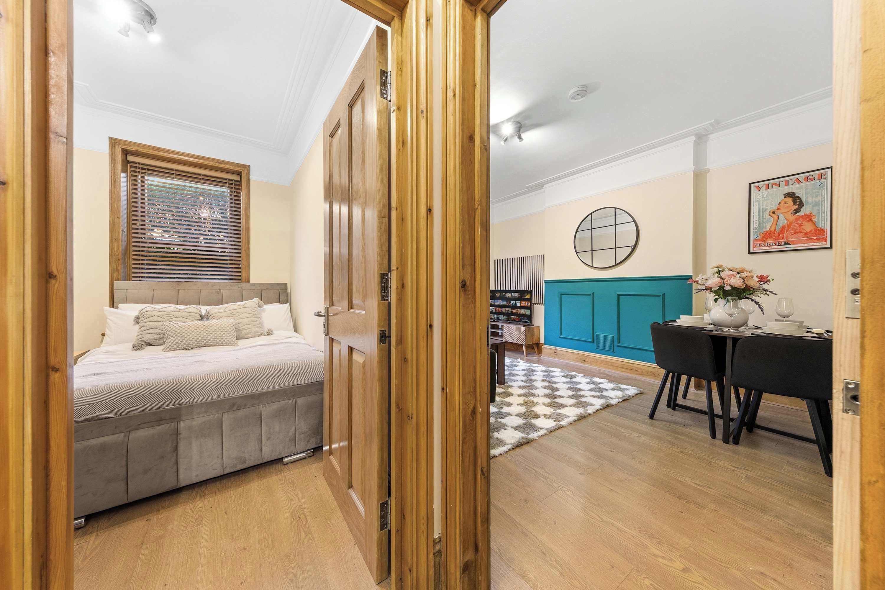 Skrivebord, strykejern/-brett, wi-fi og sengetøy