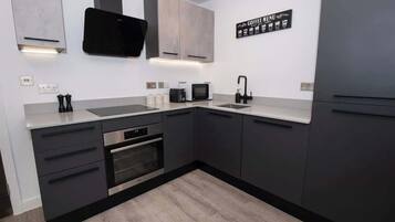 Refrigerador, microondas, horno, placa de cocina