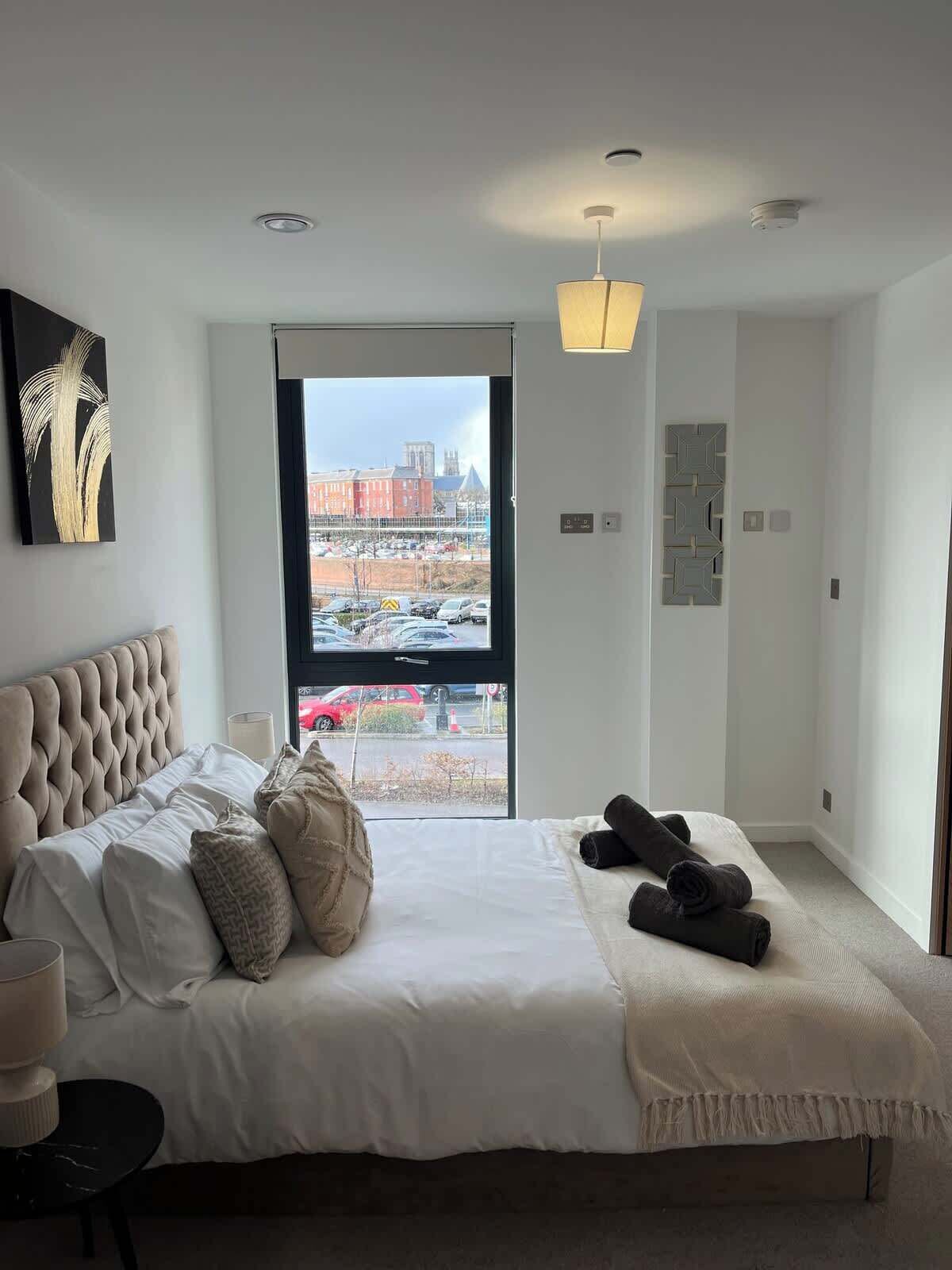 Iron/ironing board, WiFi, bed sheets