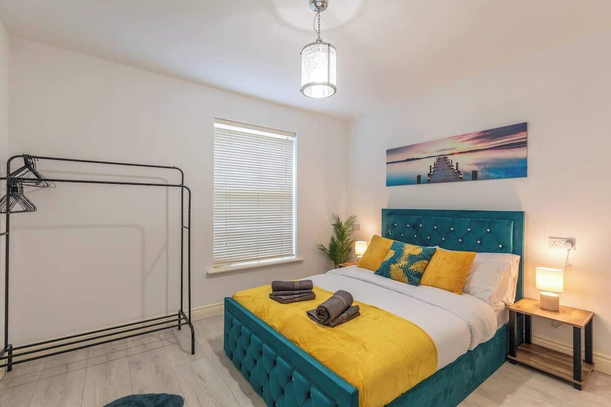 Iron/ironing board, travel cot, WiFi, bed sheets