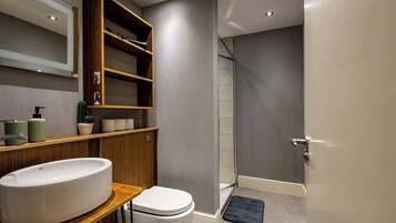 Shower, hair dryer, towels, shampoo