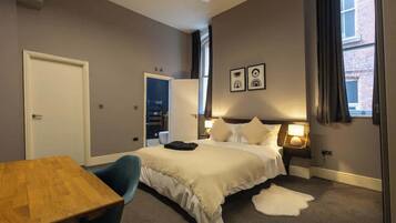 Desk, iron/ironing board, travel cot, WiFi