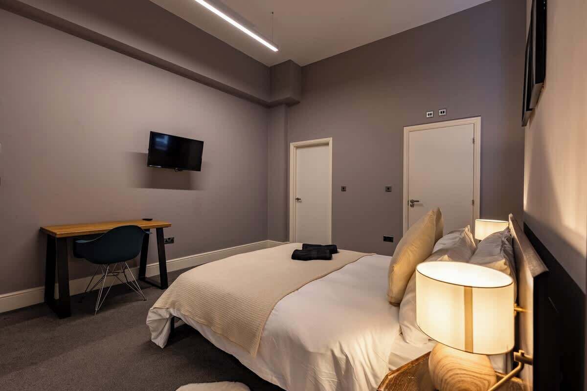 Desk, iron/ironing board, travel cot, WiFi