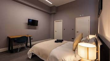 Desk, iron/ironing board, travel cot, WiFi