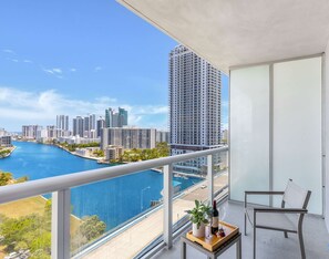 Property grounds - Stylish Studio | Resort Pool | Hallandale (Hallandale Beach)