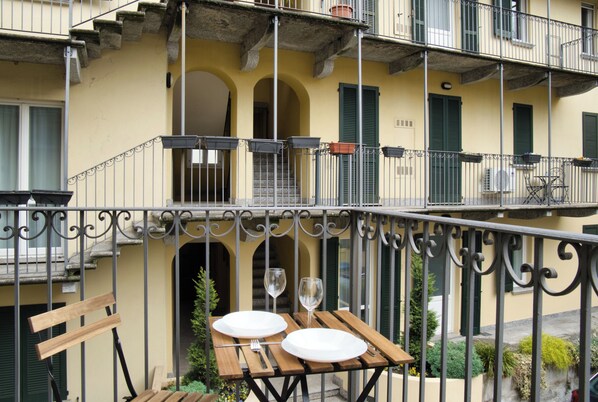 Outdoor dining - La Corte Di Pescarenico (Lecco)