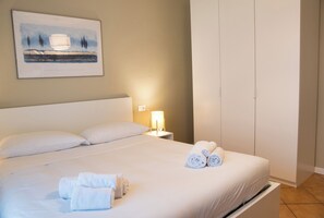 2 bedrooms, iron/ironing board, free WiFi, bed sheets - La Corte Di Pescarenico (Lecco)