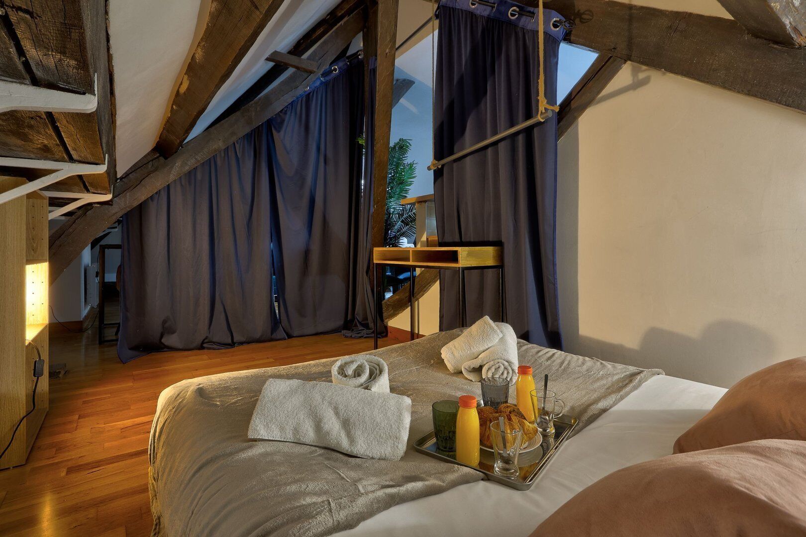 Internet, bed sheets