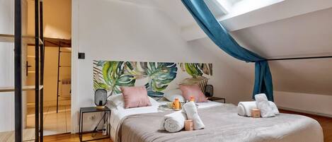 Internet, bed sheets