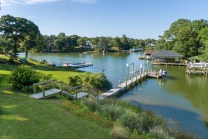 Marina - Peaceful home with dock, kayaks and sunset views (Deltaville)