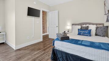 Iron/ironing board, free WiFi, bed sheets