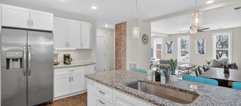 Newly Renovated / Dog Friendly / Sleeps 6